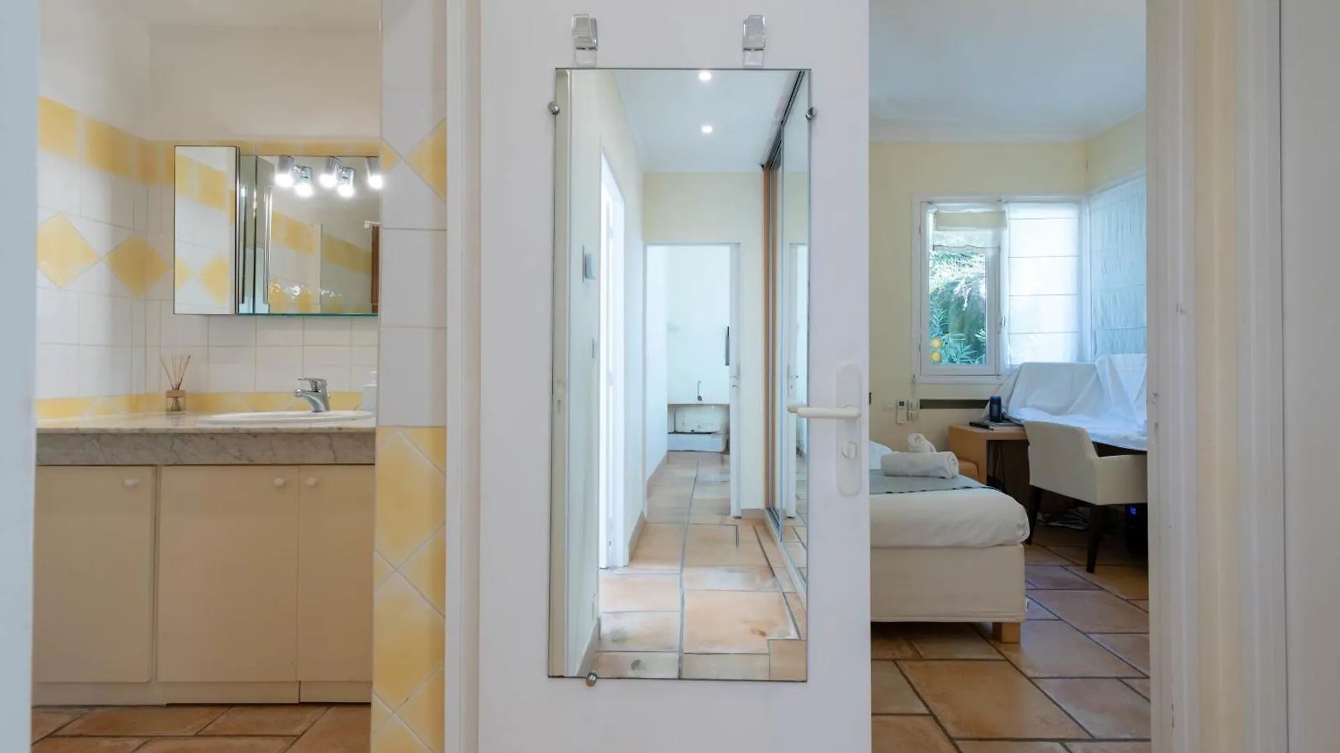 Unique! 2-Br Apartment With Pool & Rooftop Cannes