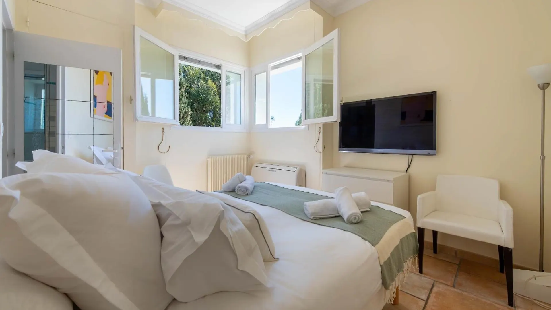 Unique! 2-Br Apartment With Pool & Rooftop Cannes