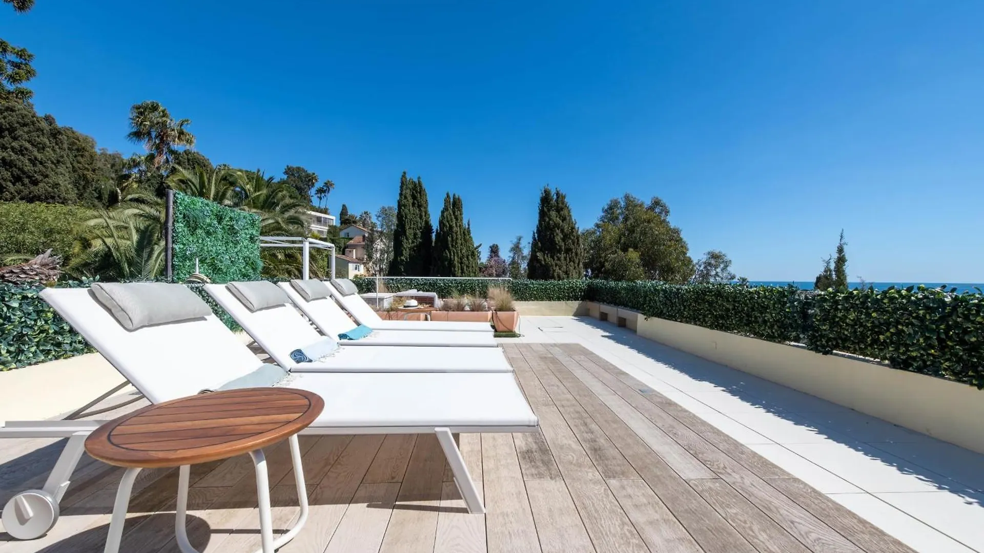 Unique! 2-Br Apartment With Pool & Rooftop Cannes