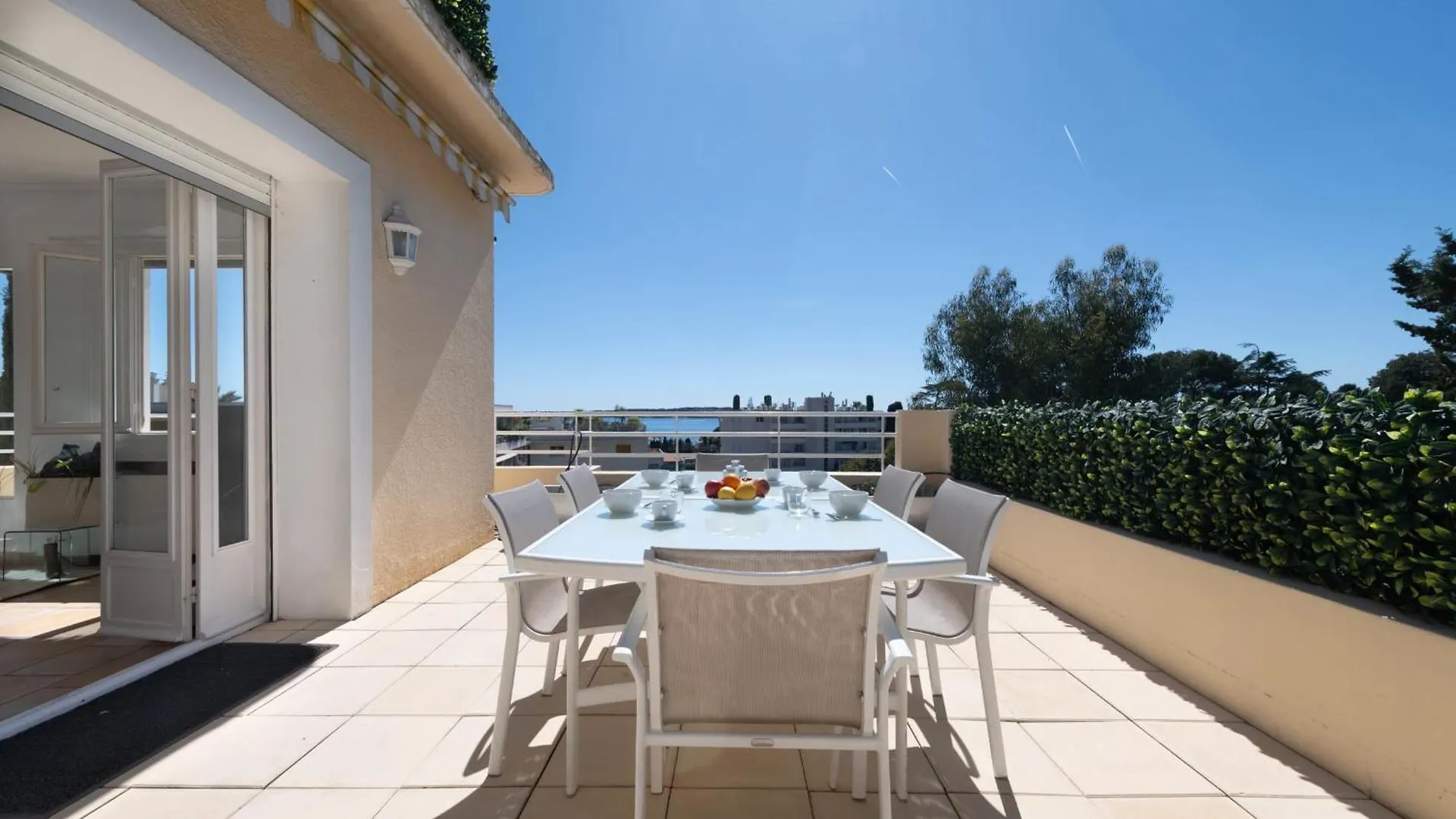 Unique! 2-Br Apartment With Pool & Rooftop Cannes