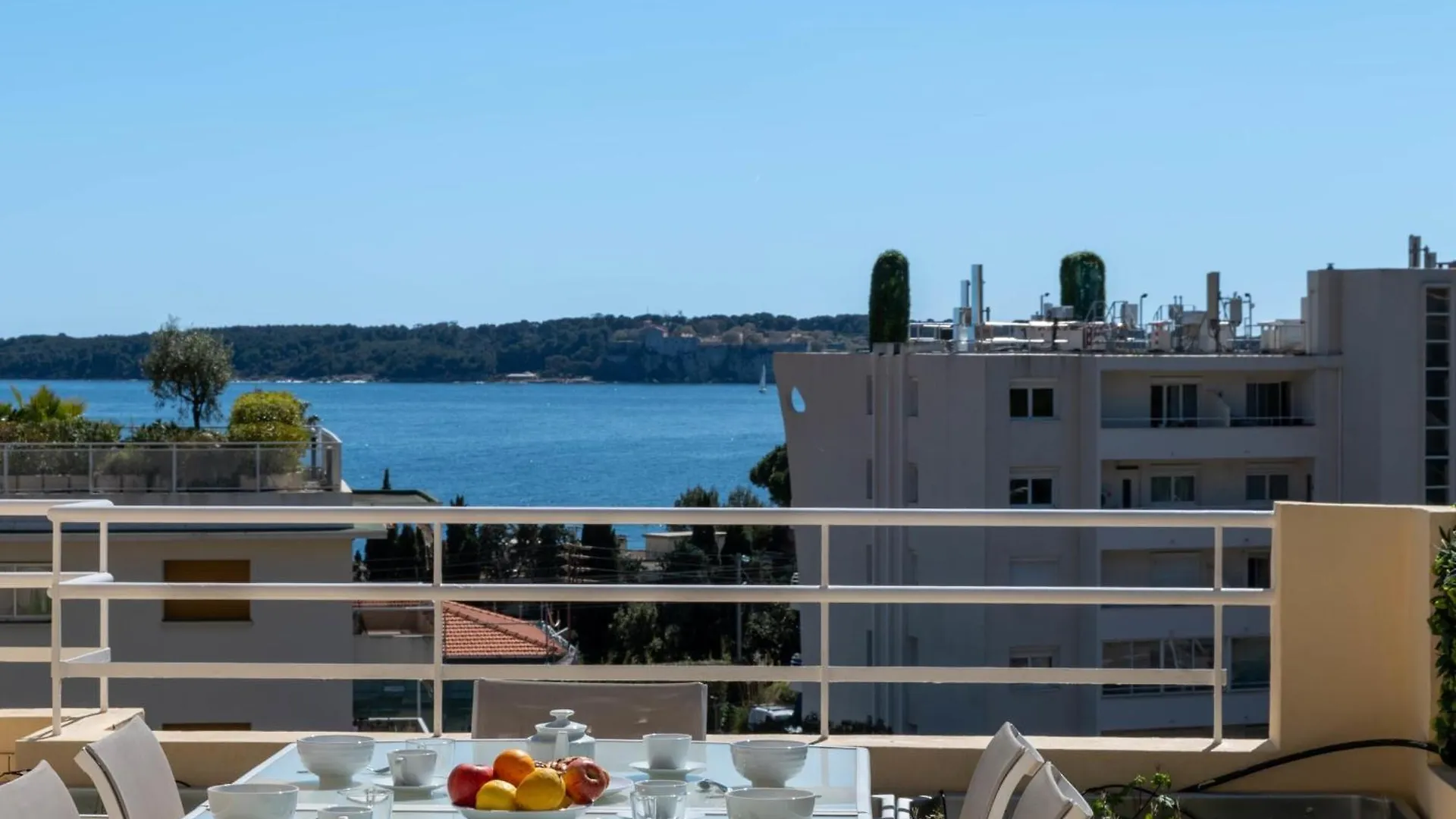 Unique! 2-Br Apartment With Pool & Rooftop Cannes