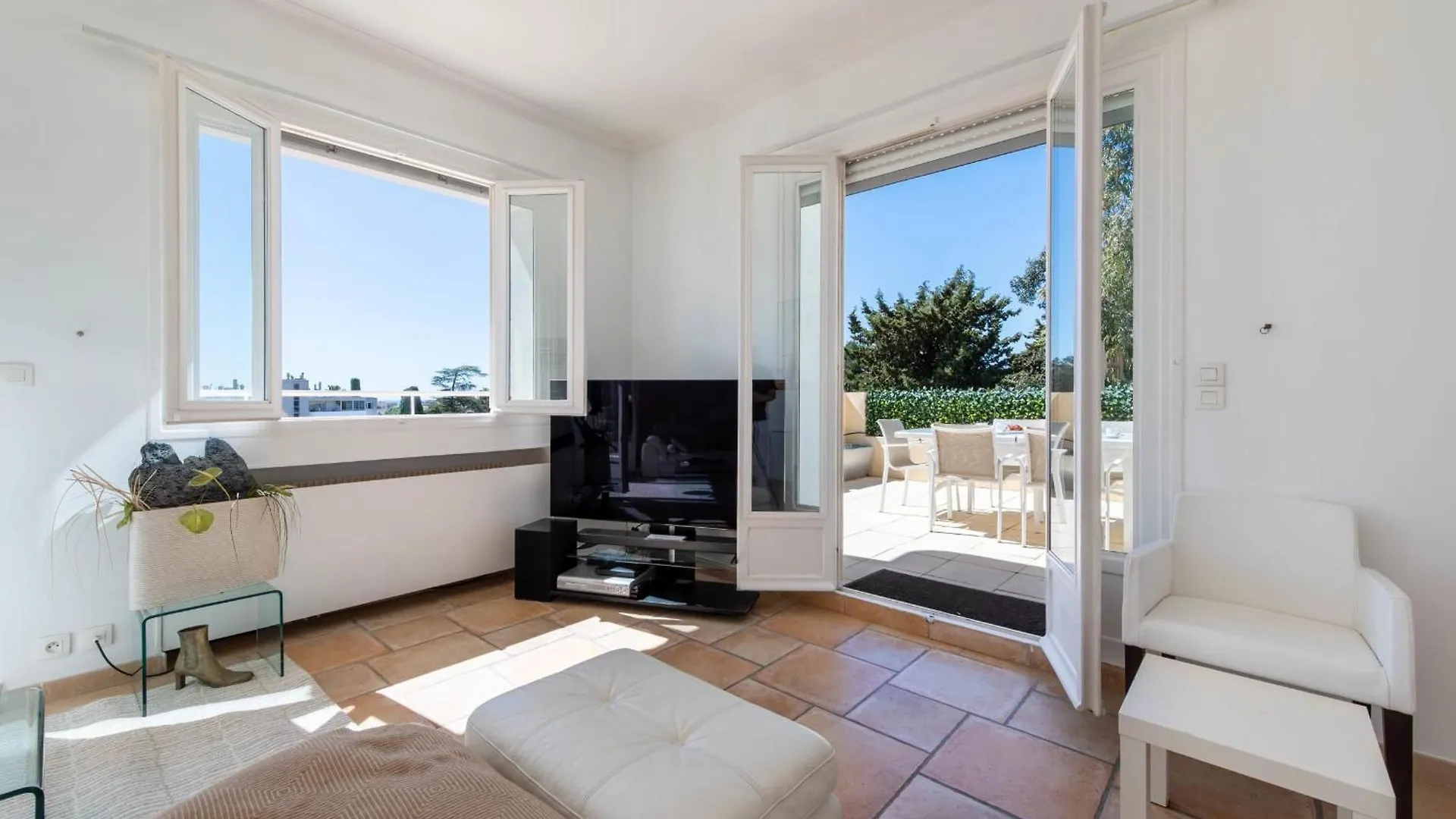 Unique! 2-Br Apartment With Pool & Rooftop Cannes