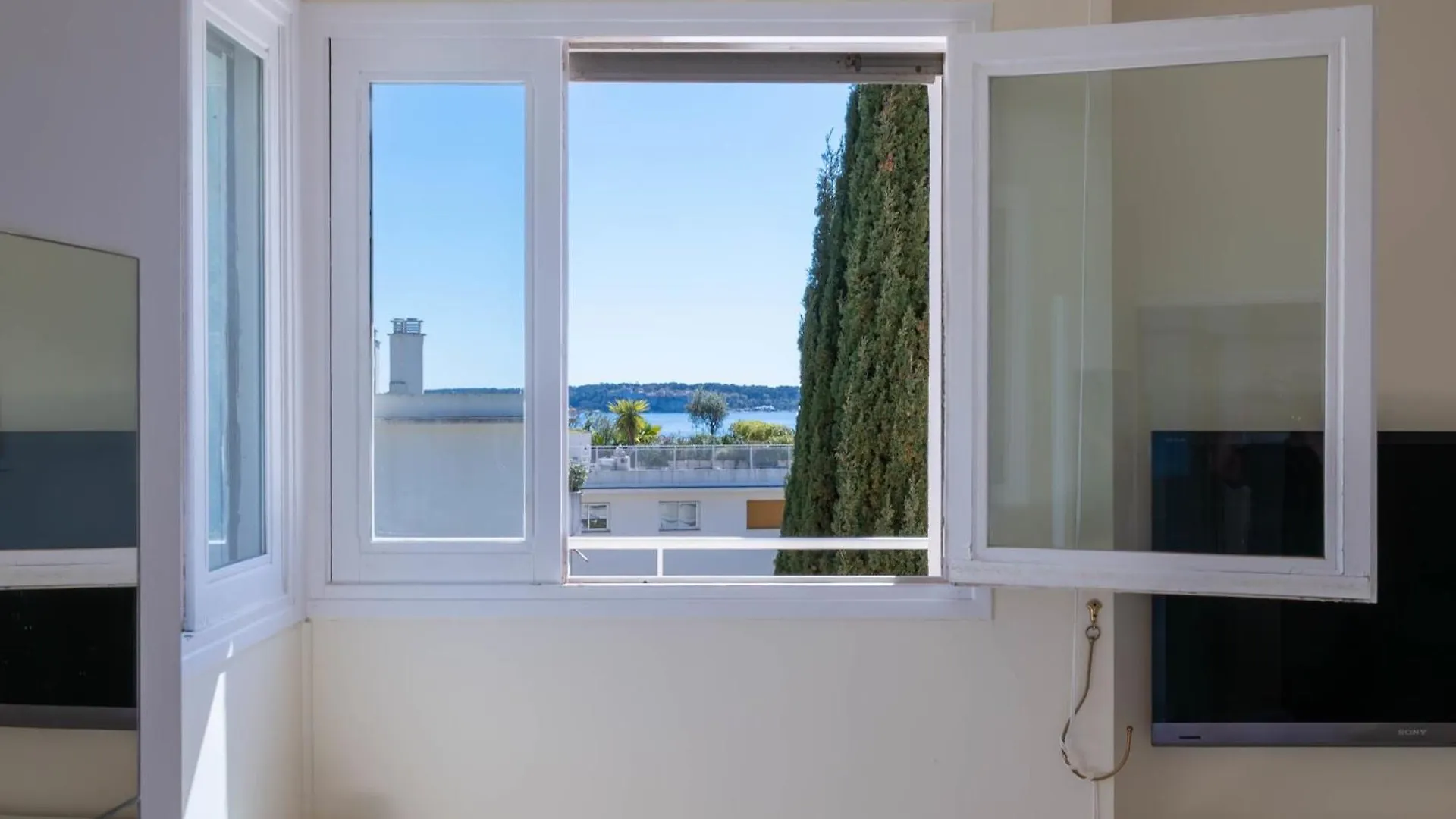 Unique! 2-Br Apartment With Pool & Rooftop Cannes