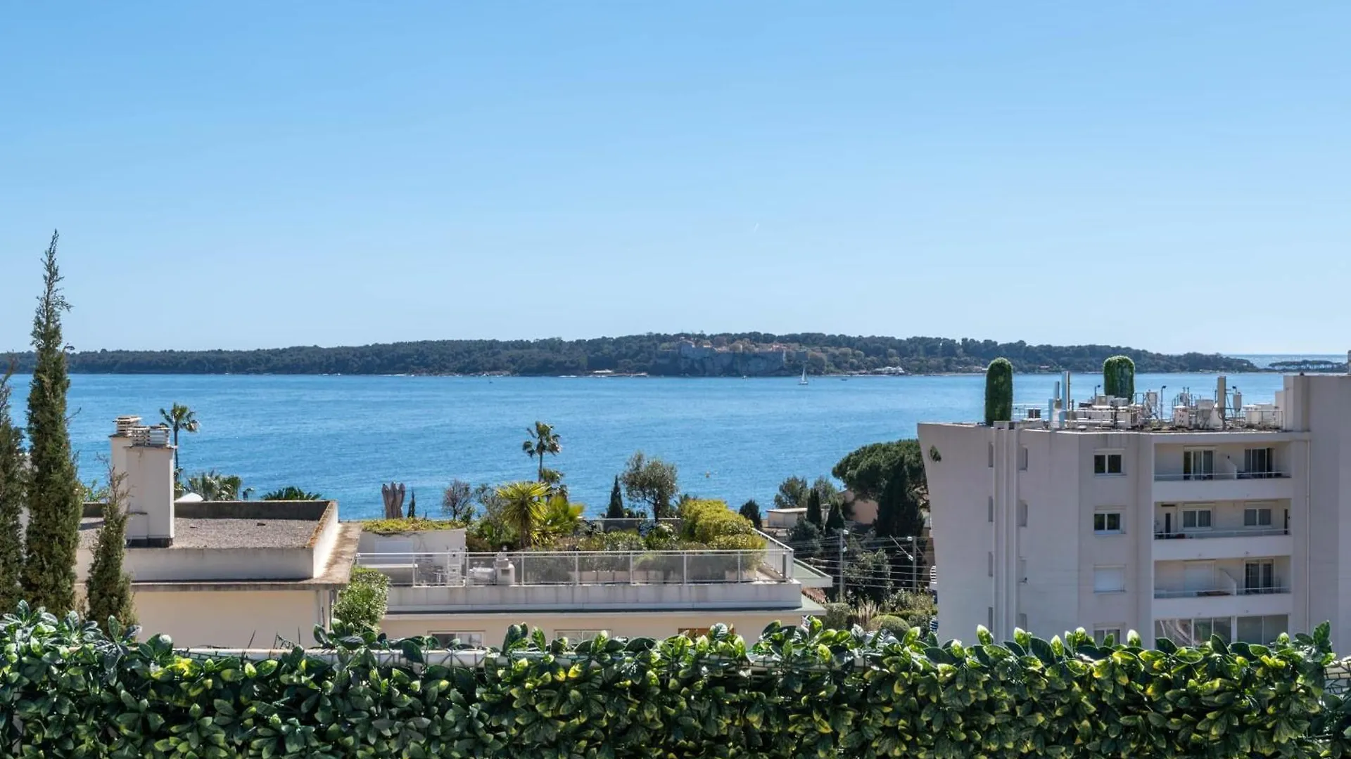 Unique! 2-Br Apartment With Pool & Rooftop Cannes