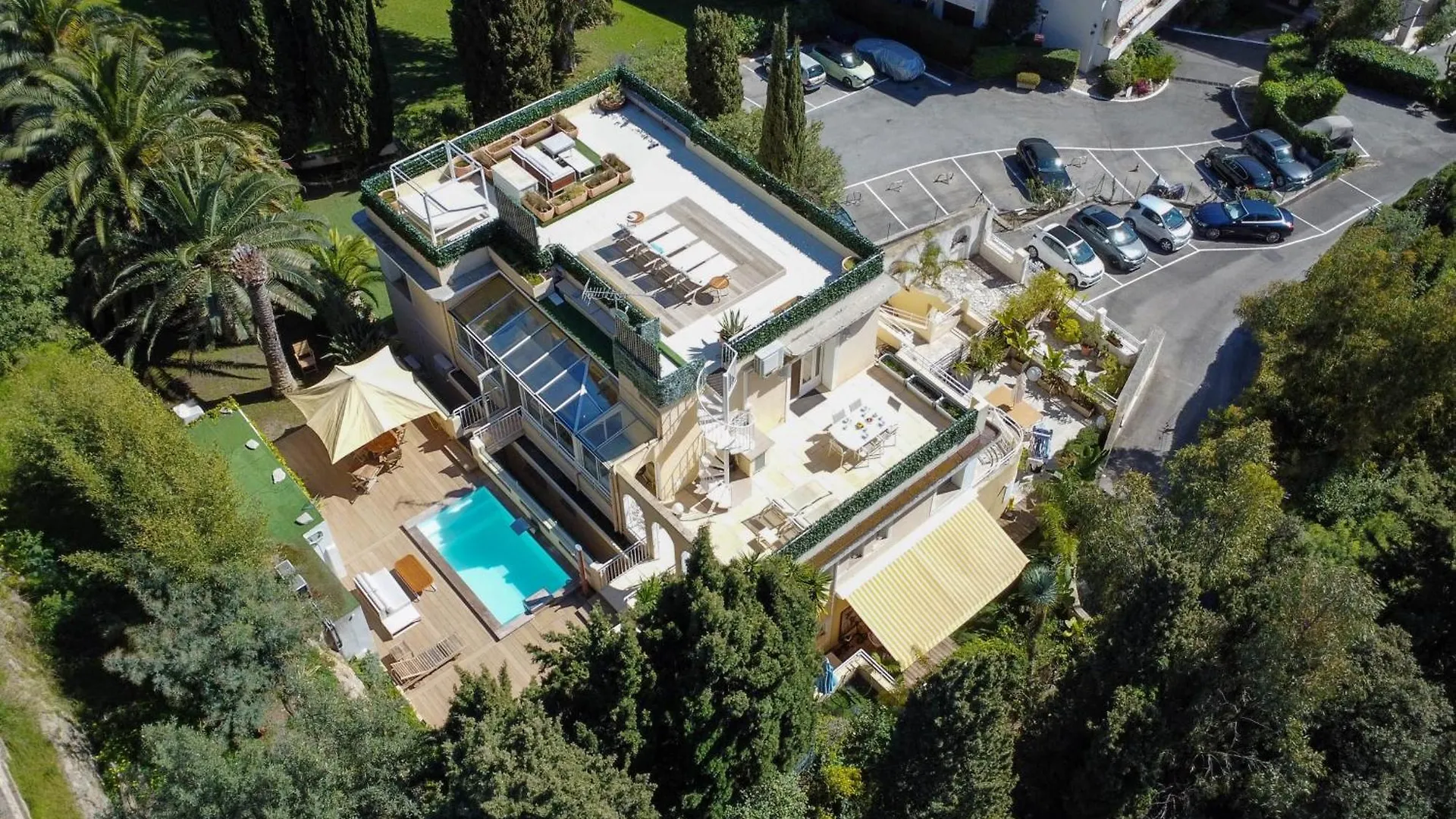Unique! 2-Br Apartment With Pool & Rooftop Cannes Francja