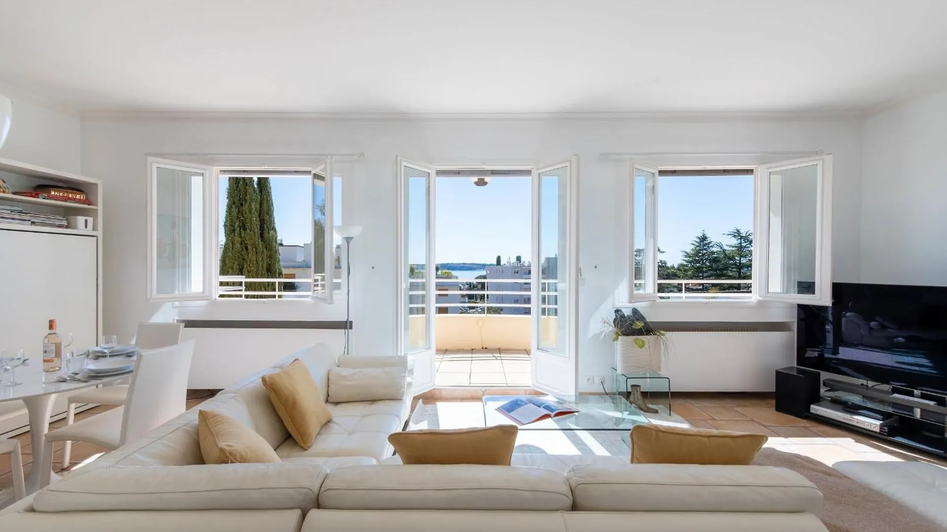 Unique! 2-Br Apartment With Pool & Rooftop Cannes Francja